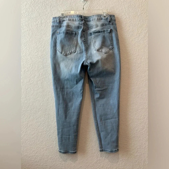 Kensie Embroidered Lightwash Jeans - Picture 3 of 10